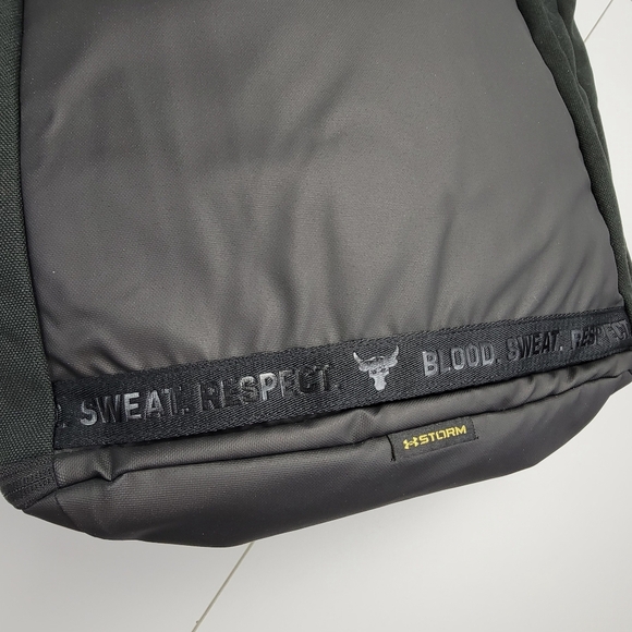 Under Armour UA Project Rock Duffle Backpack Bag Black Gold 1376459-002 New - Picture 7 of 16